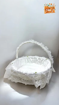 סלסלת פרחים לבנה גדולה מעוצבת