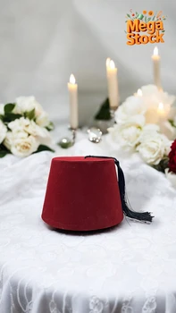 תרבוש אדום כהה