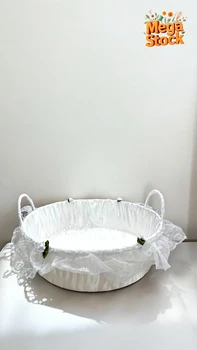 סלסלת פרחים לבנה מעוצבת