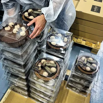 הבלוק 20 גולד – אריזה יוקרתית לעוגות.