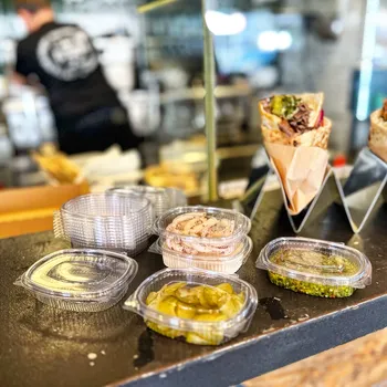 100 יח' מיני בר M שקוף – אריזה לחמוצים, לסלטים ולרטבים.